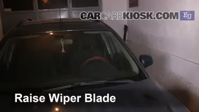 2002 Ford Mondeo Estate LX 2.0L 4 Cyl. Balais essuie-glace avant Changer les balais des essuie-glace